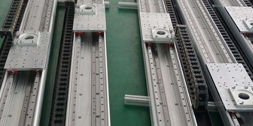 東佑達滑臺.jpg 東佑達滑臺.jpg